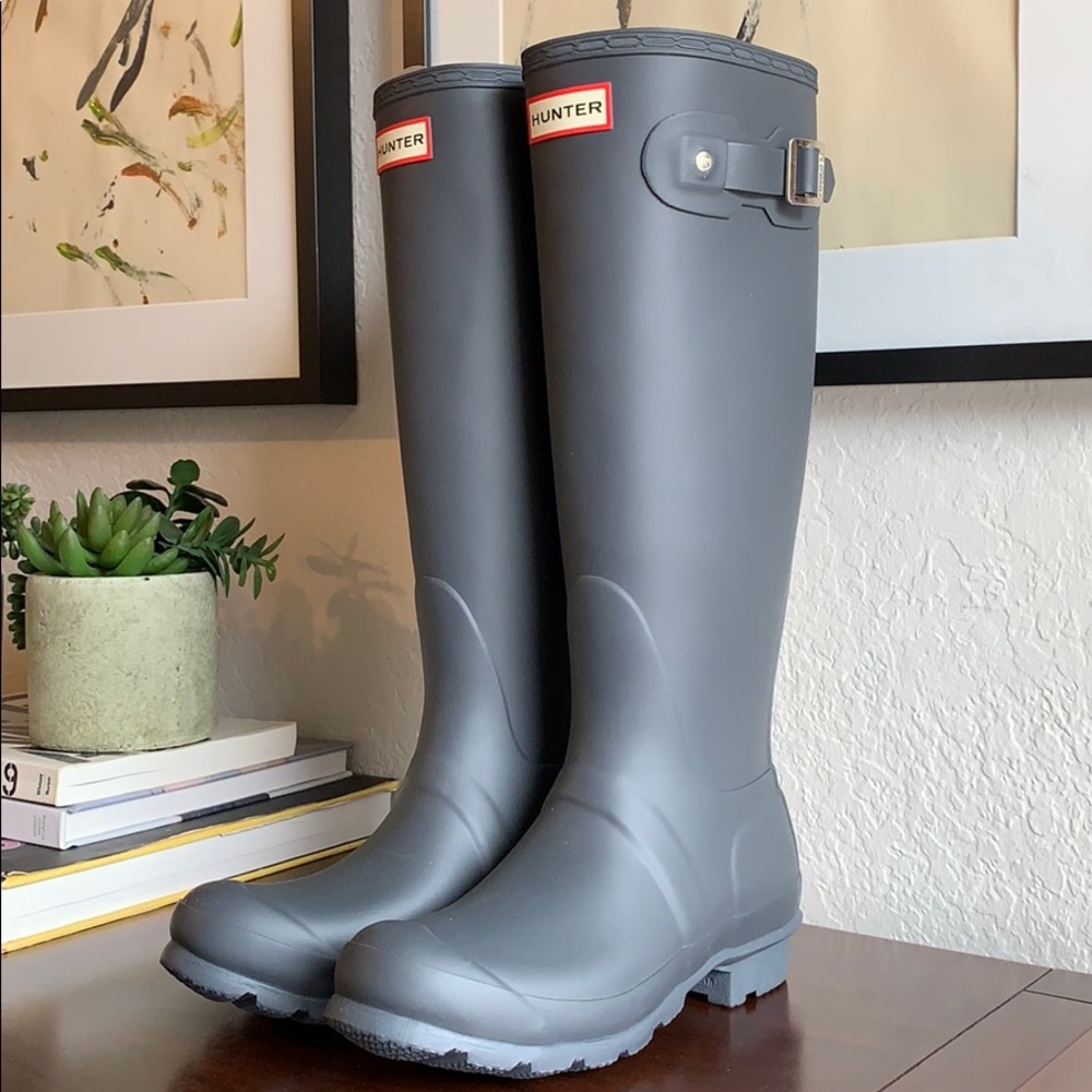 Hunter rain boots in slate grey